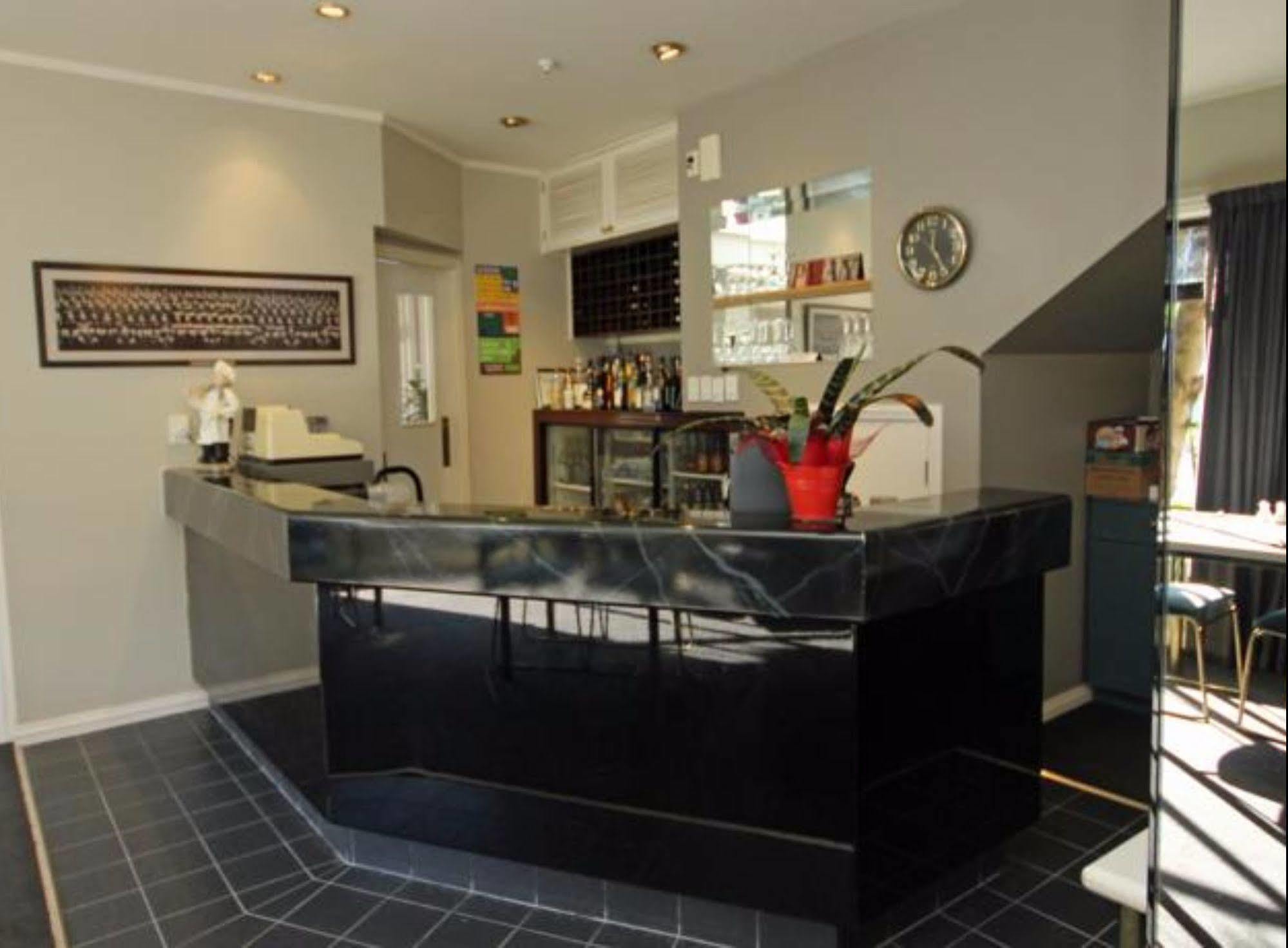 Champers Motor Inn Lower Hutt Zewnętrze zdjęcie